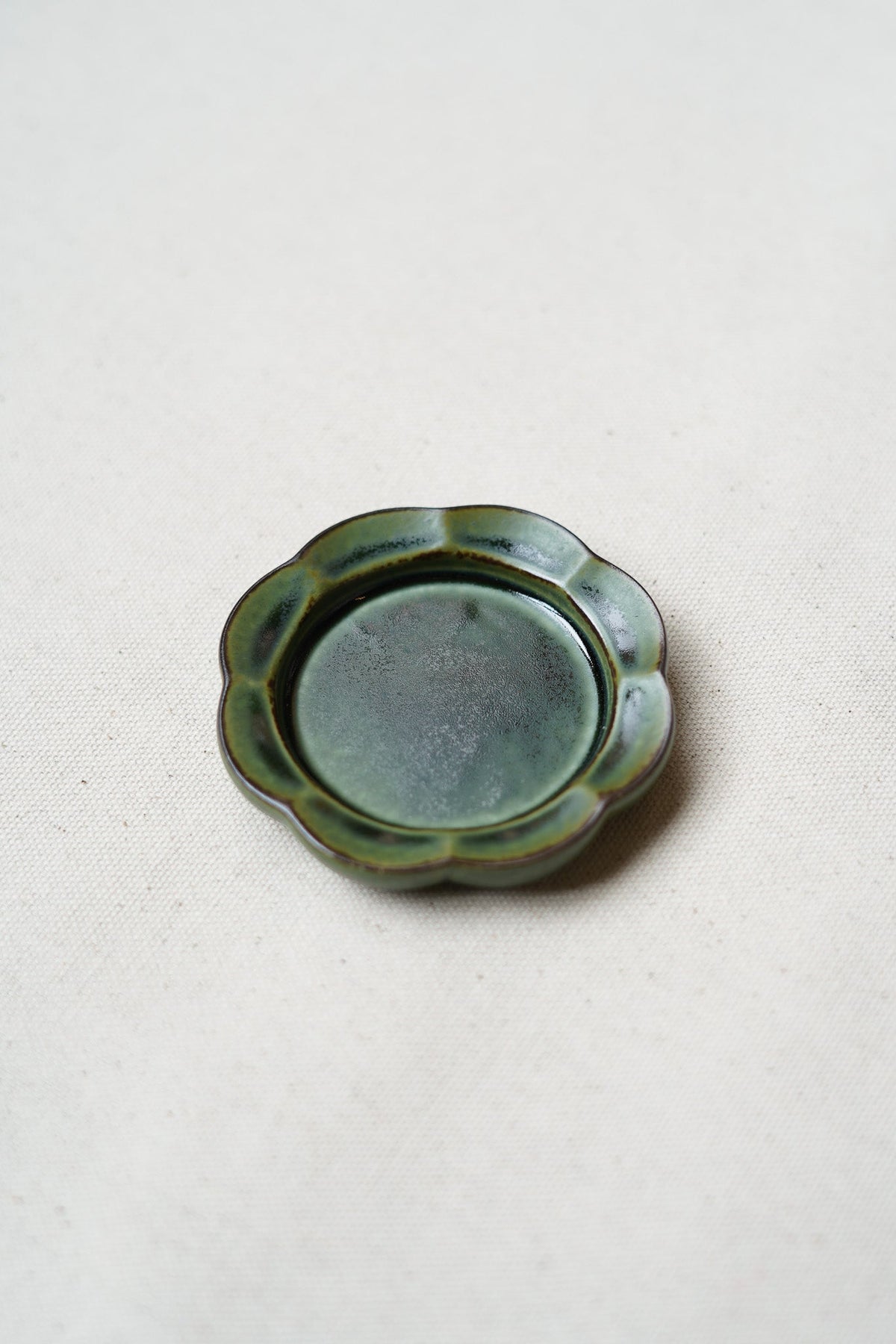 Hibi - Seto Porcelain Flower Incense Dish